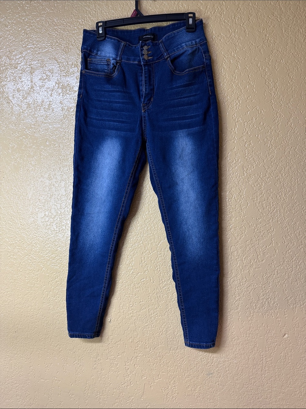 Women's Skinny Jeans in Dark Blue Wash - High-Rise Stretch